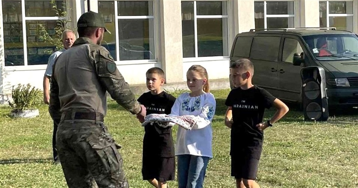 Дитячі колективи з Драчинців під час виступів зібрали кошти на автомобіль для ЗСУ
