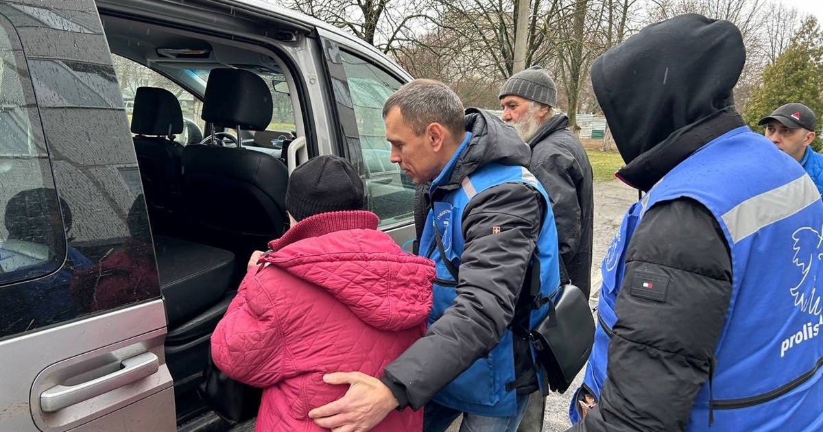 Жителі прифронтових міст Донеччини відмовляються від евакуації. Причина — новини про “перемир’я”