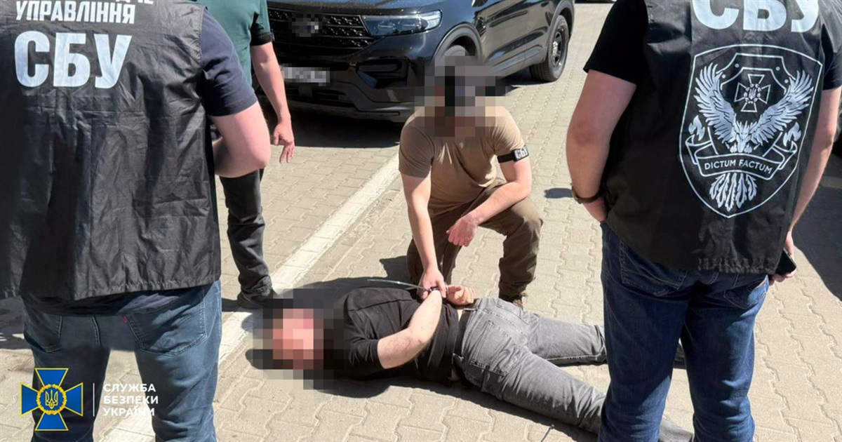 Вимагав кошти за "непризов": СБУ затримала керівника Житомирського обласного ТЦК