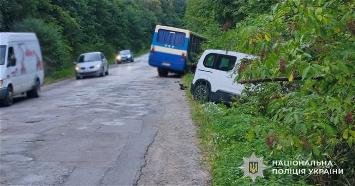 На Чортківщині не розминулися пасажирський автобус і мінівен