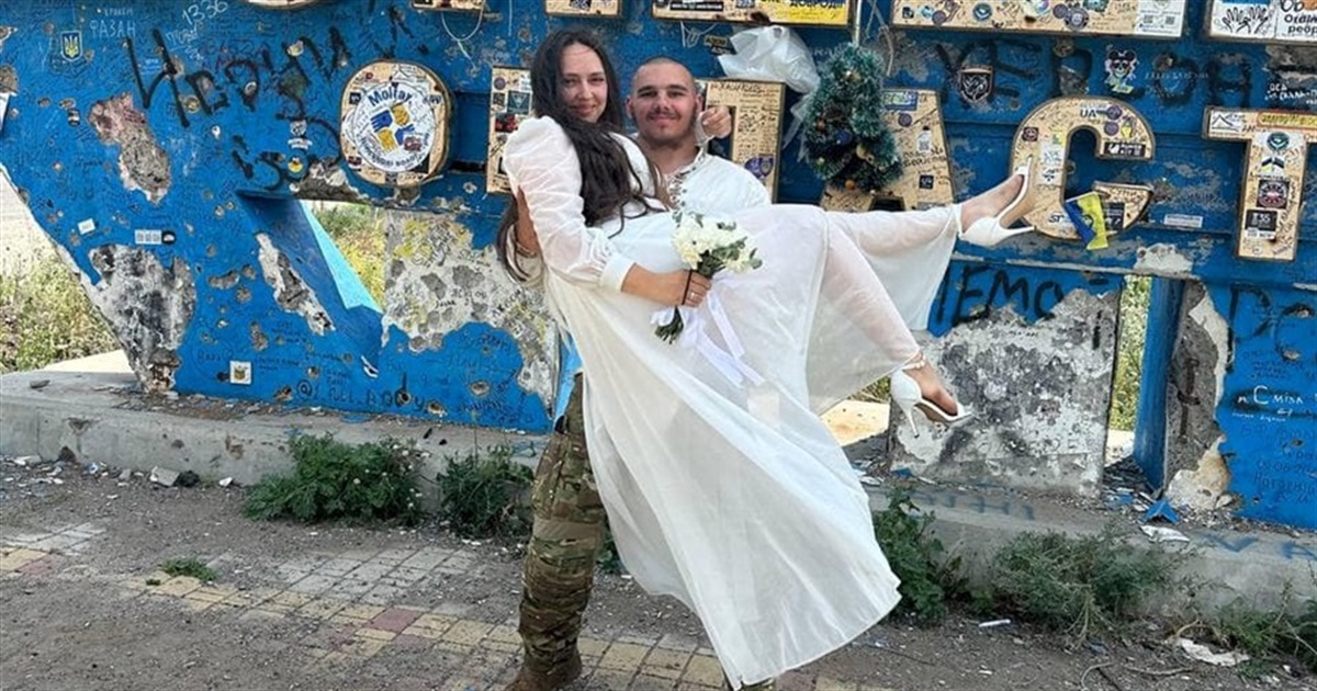 Переяславка відремонтувала броньований бус і на ньому поїхала у Слов'янськ – виходити заміж