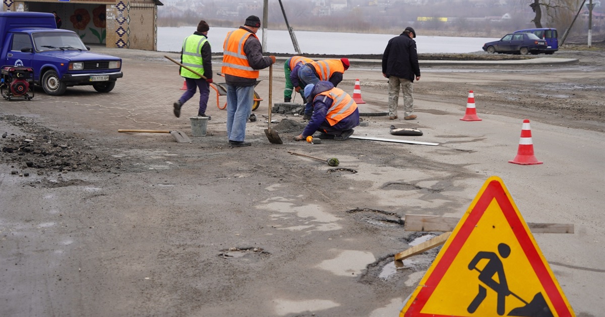 У Городку комунальники почали латати дороги. Скільки на це передбачено коштів з місцевого бюджету