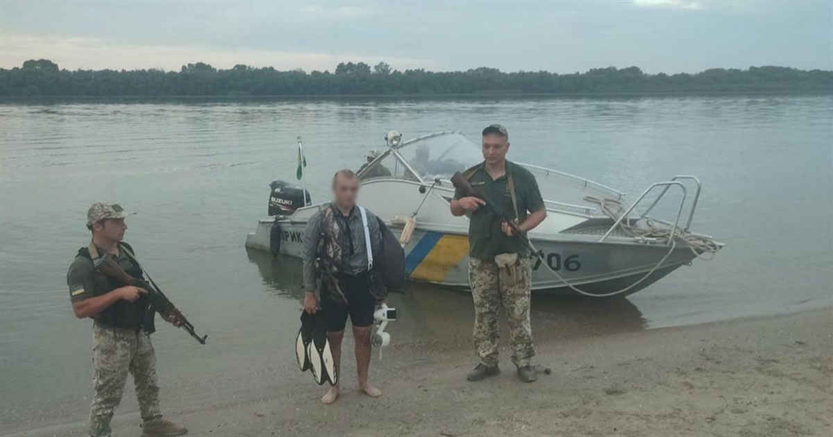Мешканця Ізмаїла в ластах та на акваскутері упіймали прикордонники посеред Дунаю