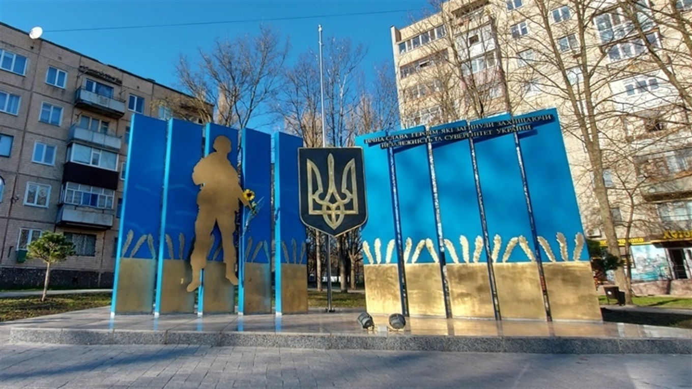 Лозівська громада позиватиметься до суду на фірму, що виготовила пам'ятник Бійцям за Незалежність