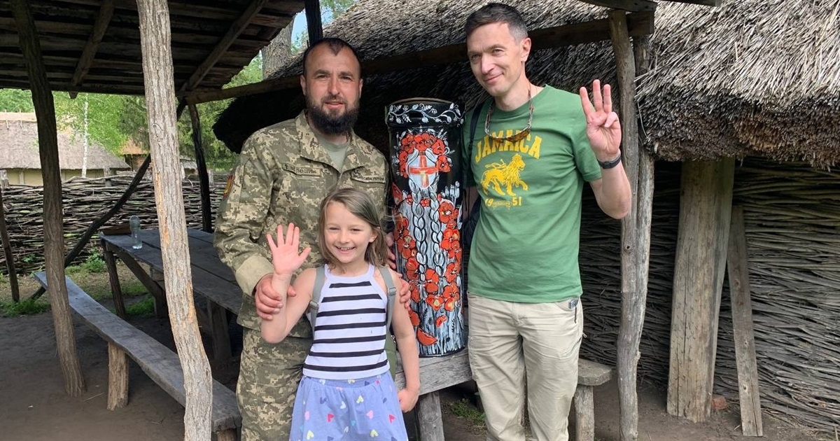 "Великодній передзвін": у Переяславі на ярмарку навчали, частували і збирали кошти для ЗСУ