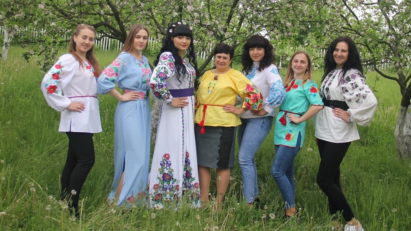 Які сорочки одягнули земляки і які акції провели у День вишиванки : фоторепортаж Калинівка Сіty