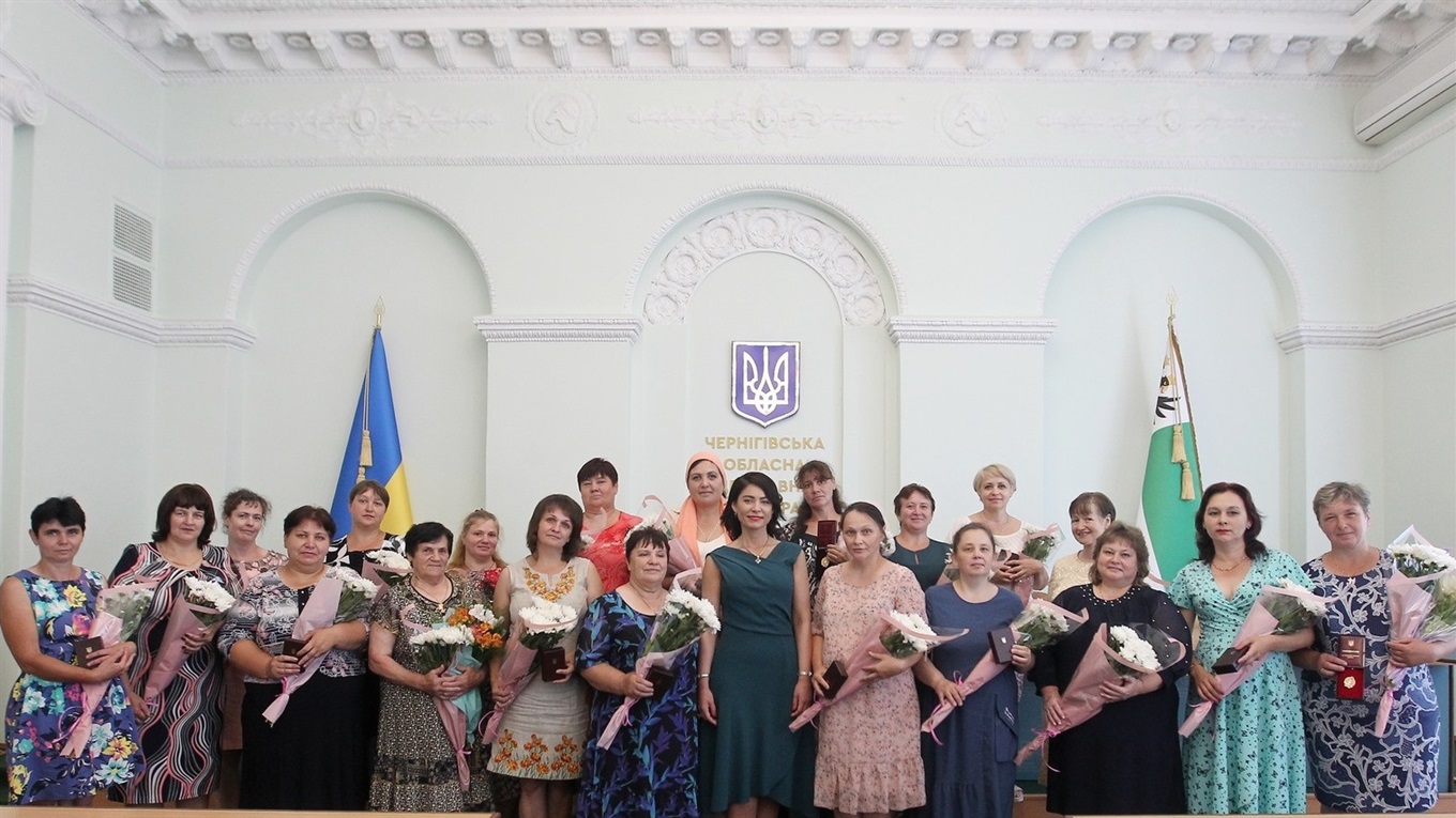 Сімом жінкам Корюківського району присвоїли звання «Мати-героїня». Хто вони, особливі матусі