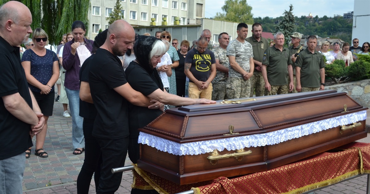 Понад рік надії й молитви… Чортків зустрів свого Героя Склярчука Романа – «на щиті»