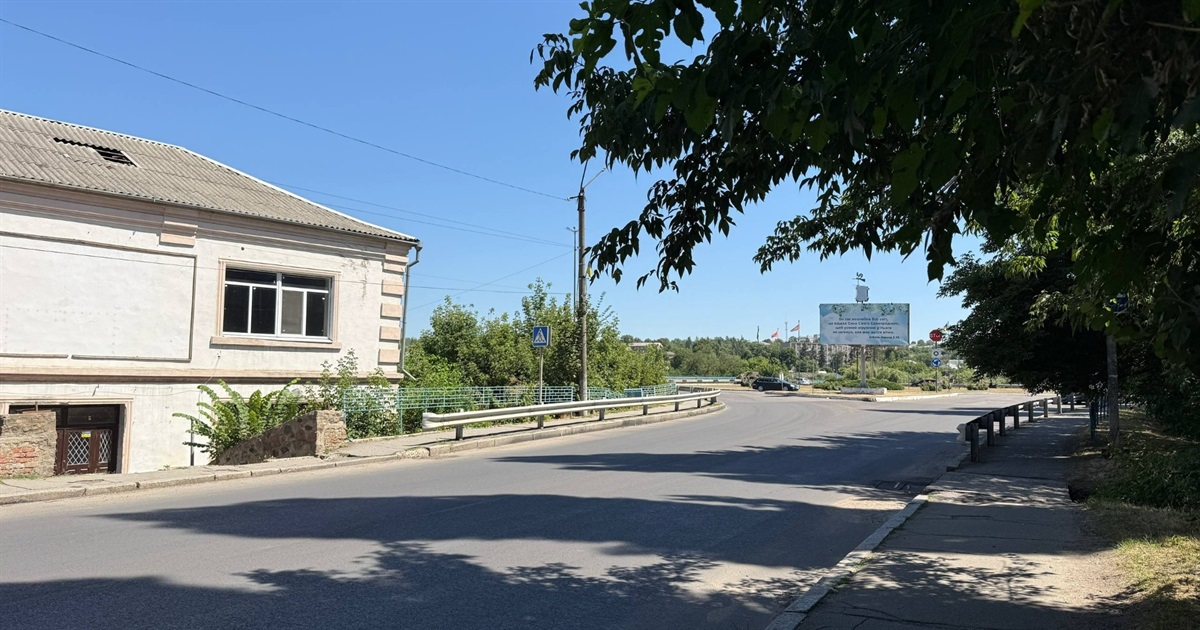 У Первомайську на Богополі пішохідні переходи не мають належної розмітки: відео