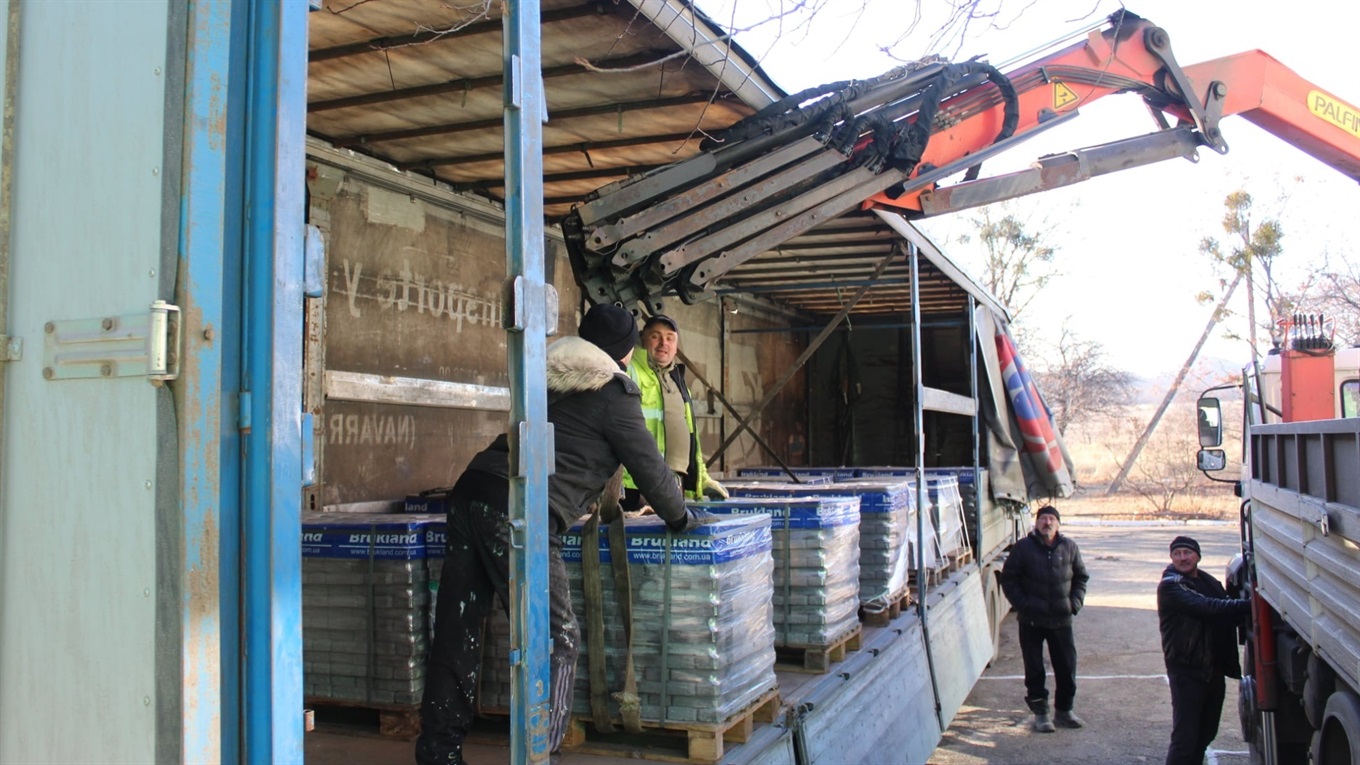 Тошківська школа отримала важливі подарунки від міжнародних благодійників