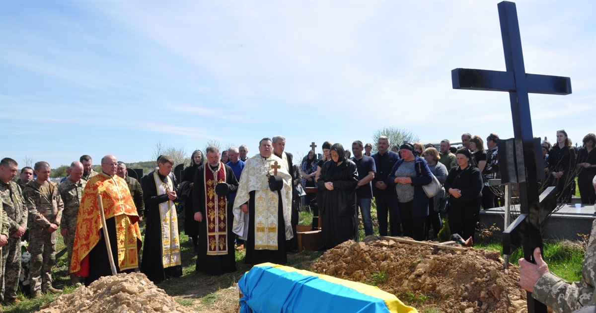 Був майстром на всі руки: у Буданові, що на Чортківщині, схоронили 38-річного воїна Кобильника Юрія