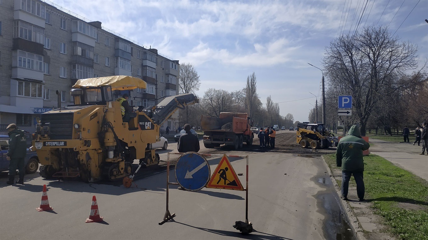 Фото дня: у Конотопі ремонтують дорогу на проспекті Миру