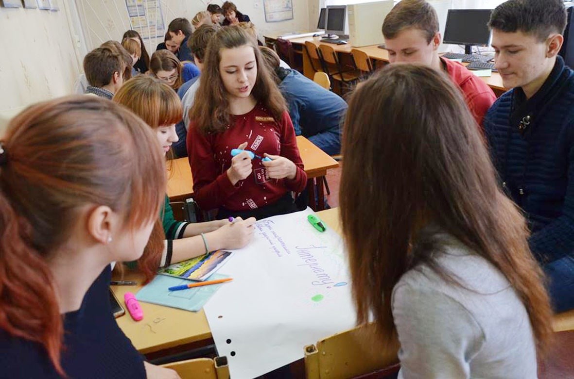 Школяри з Піщаного виробили правила спілкування у всесвітній мережі