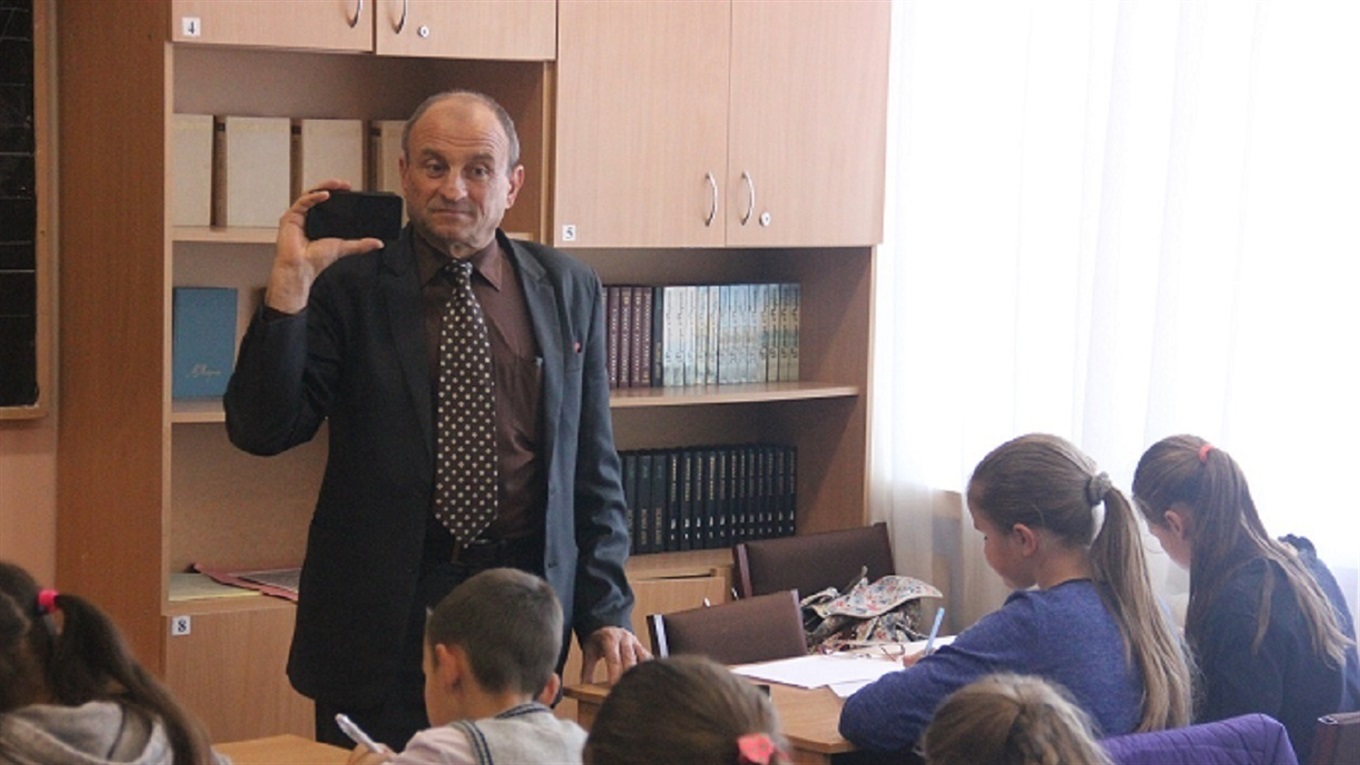 У Калинівській школі № 1 перед написанням диктанту національної єдності вимкнули світло