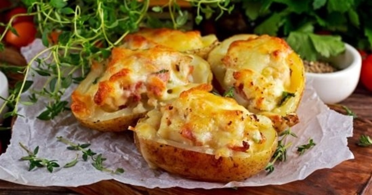 Рецепт дня: картопля в духовці з сиром і часником
