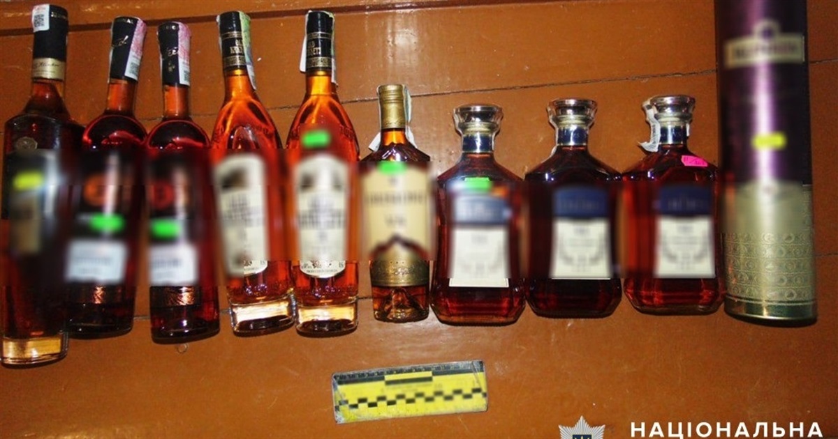 Звягельські поліцейські розшукали злодія, який обікрав крамницю напередодні Нового року