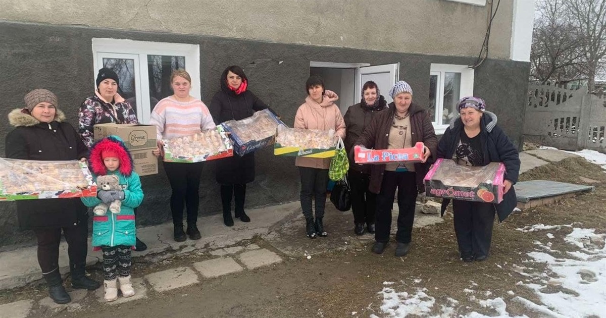 800 рогаликів та 600 банок тушонки передали для захисників жителі Жмеринської громади
