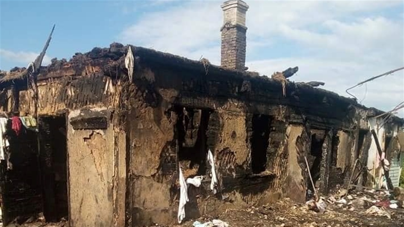 Громадські активісти закликають допомогти родині Патрикей, яка через пожежу втратила будинок