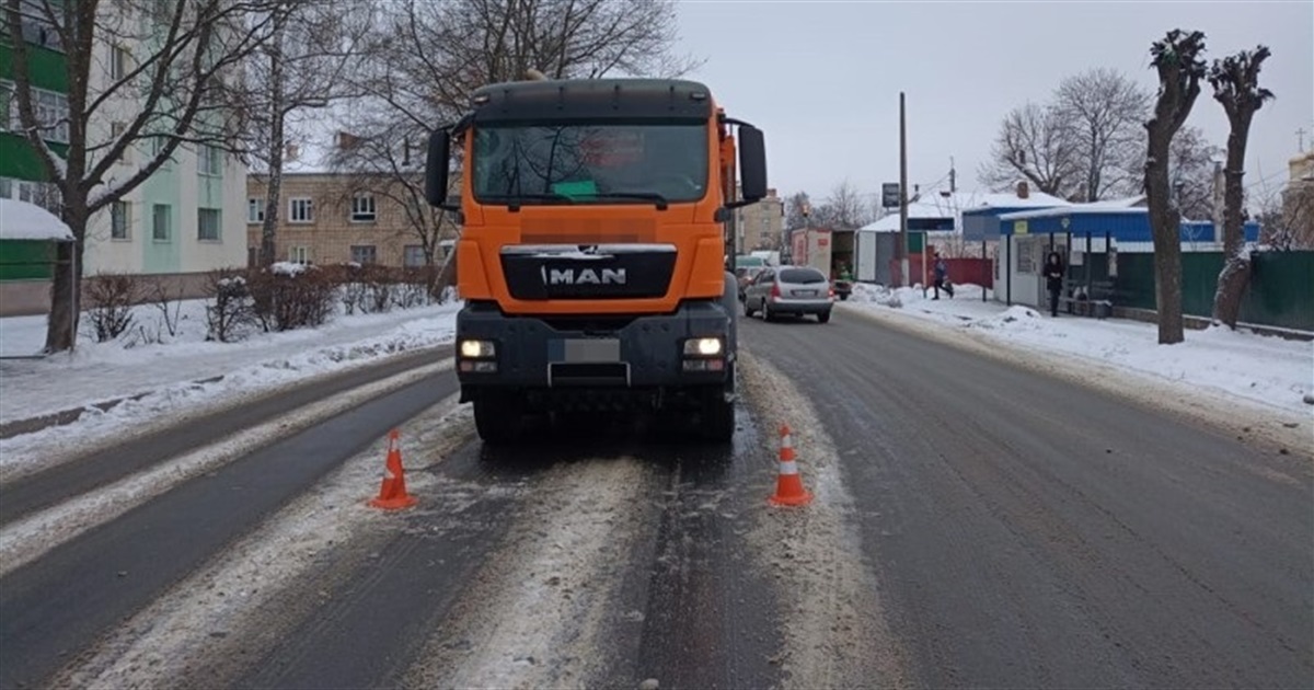 Вантажівка "MAN" збила у Звягелі чоловіка, який переходив дорогу