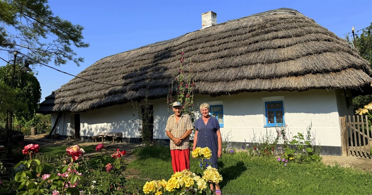 Росіяни спалять цю хату першою. Подружжя Берез з Покровська живе у 150-річній хаті-мазанці