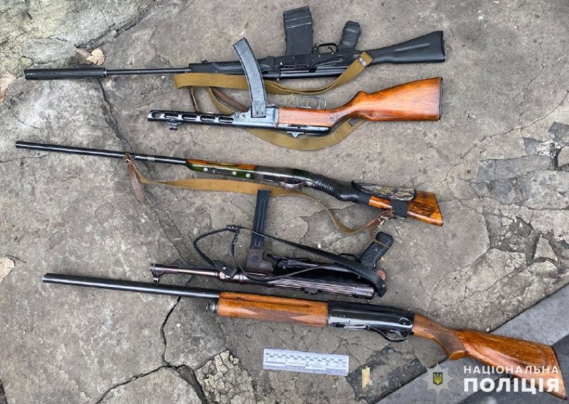 Місцевий житель повідомив у поліцію про нелегальну зброю