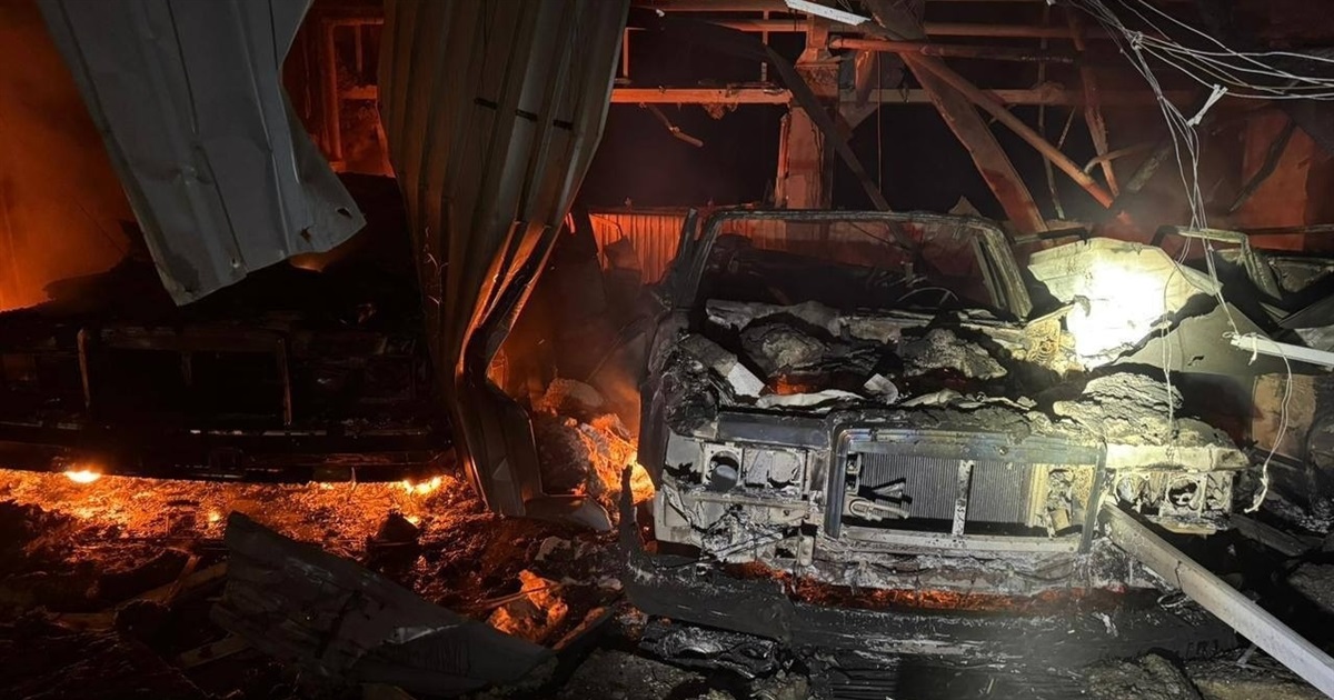 Спростовуємо чутки: уламки БпЛА влучили у музей ретро-автомобілів, але не в Переяславі