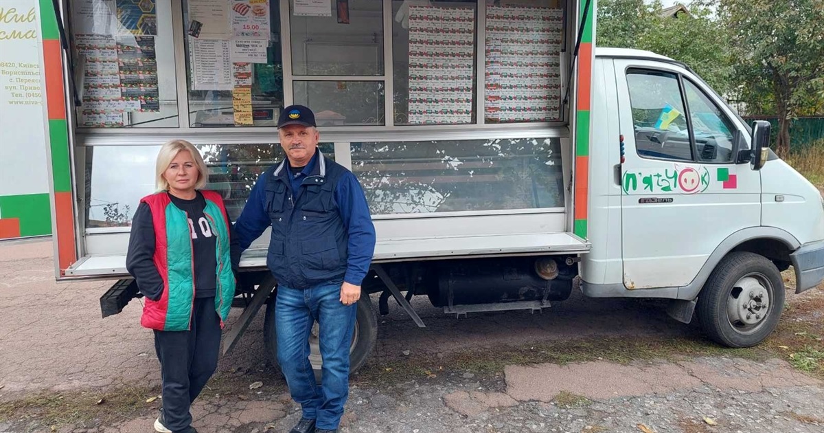 «П'ятачок» на колесах: мобільний магазин доставляє у села Переяславщини свіже м'ясо й інші продукти