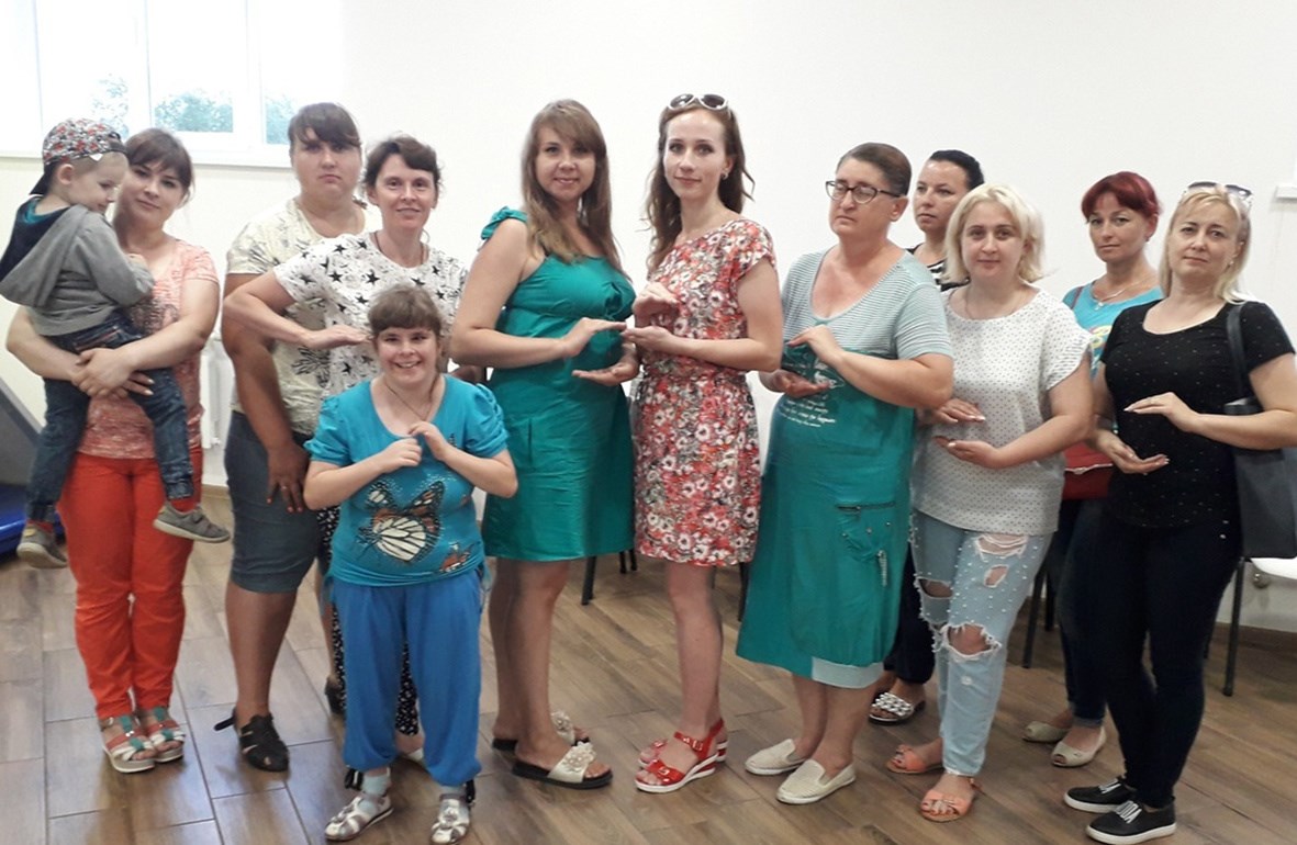Зустріч у «Теплих долонях»: фахівці надали поради батькам особливих дітей 