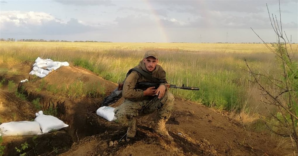 «До останнього вірили, що місто вистоїть» — морпіх «Бурштин» про Азовсталь, поранення та полон