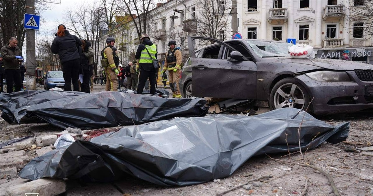 Внаслідок удару російської балістики по Сумах загинули та постраждали люди