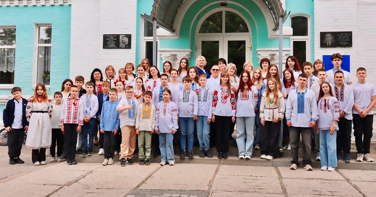 Переяславські ліцеїсти на благодійному ярмарку до Дня вишиванки зібрали понад 30 тисяч для ЗСУ
