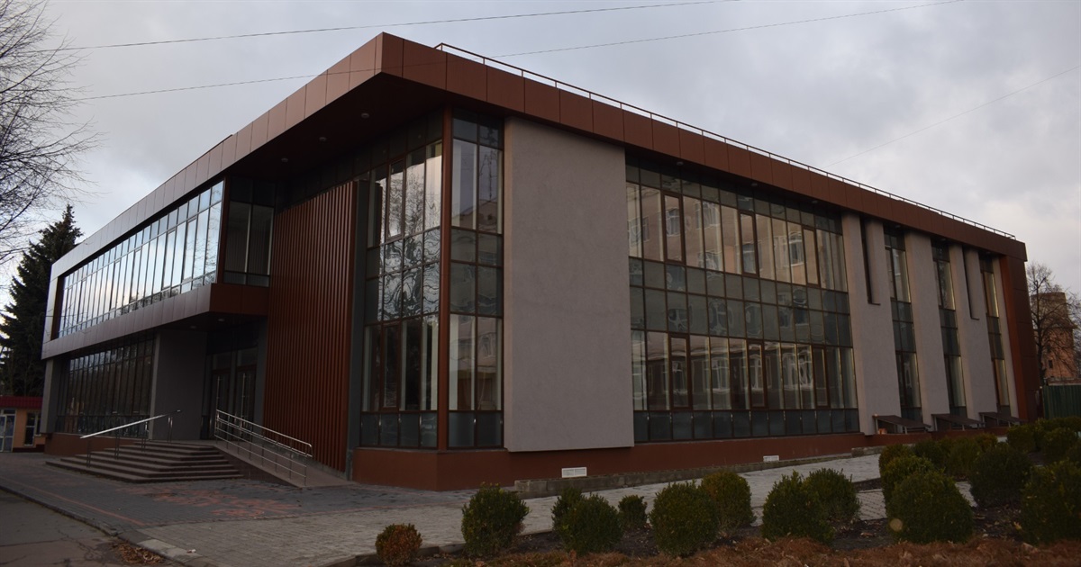 Чому зупинилося будівництво Прозорого офісу?