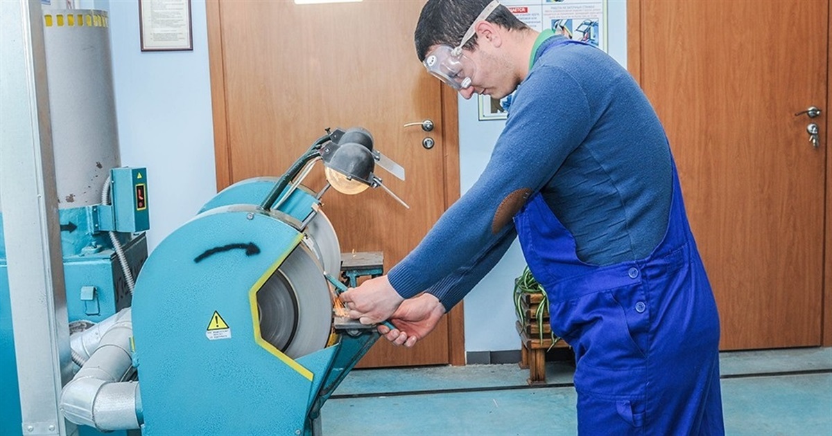 Шукають слюсаря на 40 тисяч зарплати: актуальні вакансії на Переяславщині від Центру зайнятості