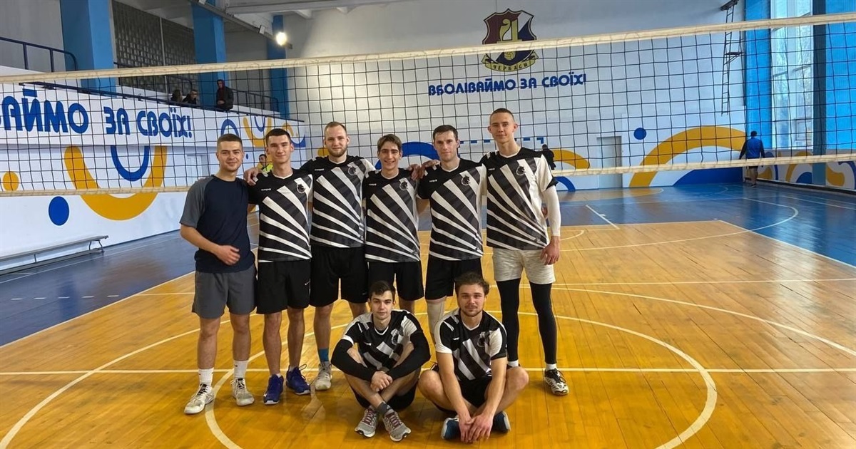 Як тренується та до чого прагне команда юних волейболістів зі Сміли: інтерв’ю з учасниками