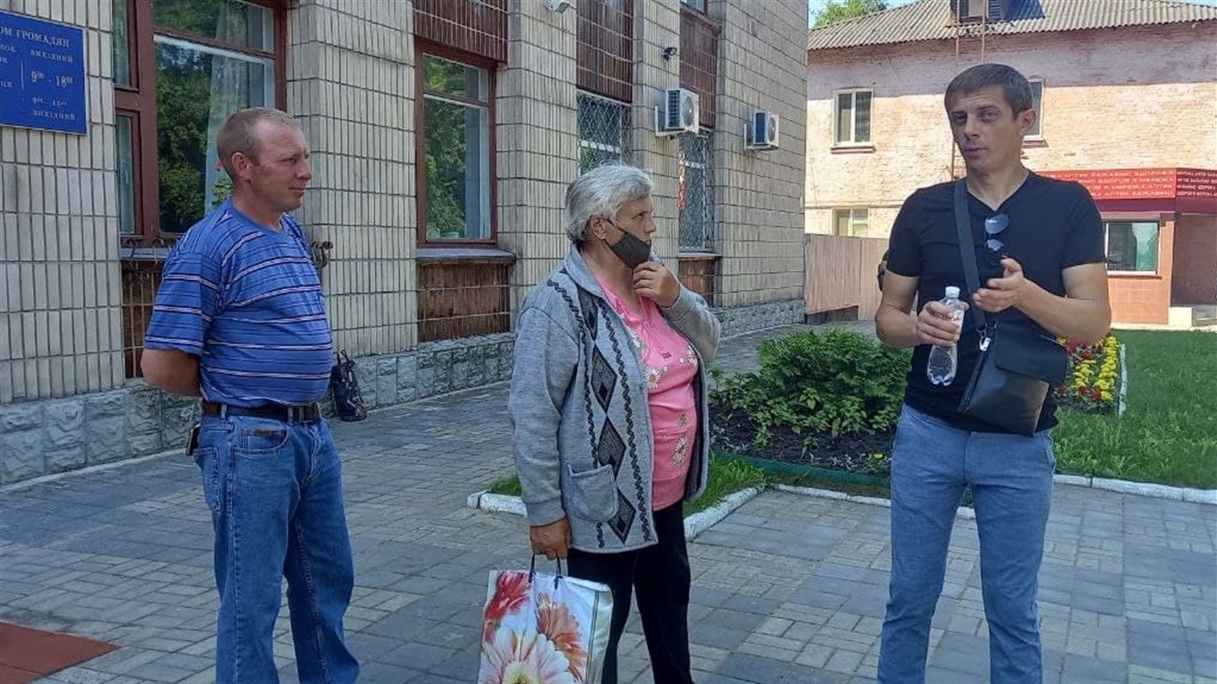 Розорані пасовища знову привели селян у Білопілля. Один із протестувальників оголосив голодування