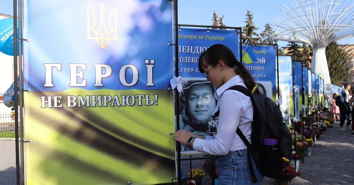 У Центрі позашкільної роботи в Жмеринці розпочали навчальний рік із вдячності Героям: тиха акція