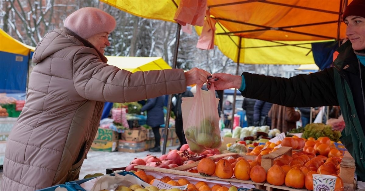 Ціни на м’ясо, овочі та бакалію на ринку 'Урожай' у Звягелі цієї неділі