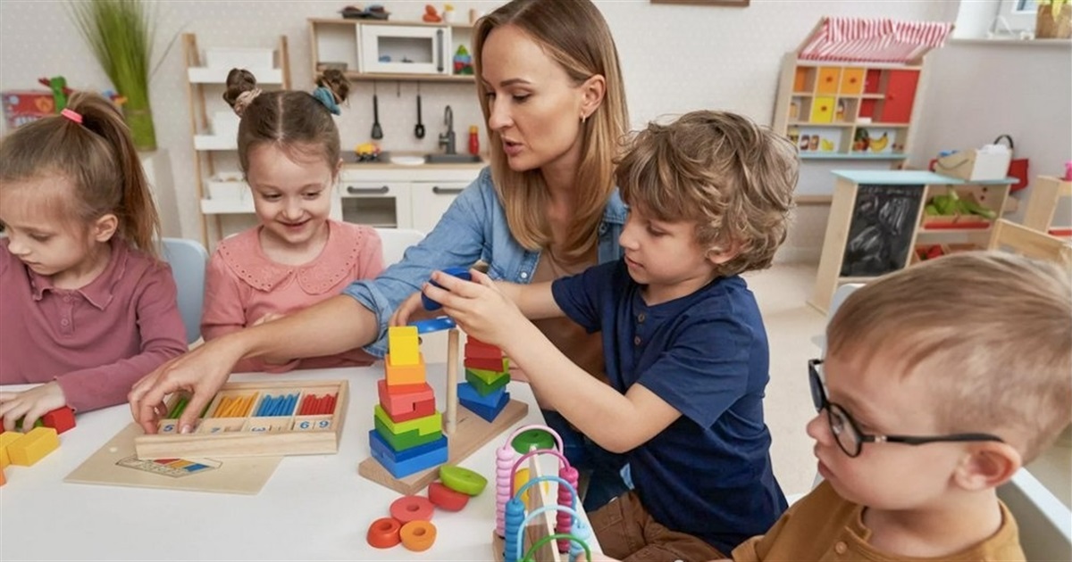 8 тисяч гривень щомісяця для батьків, які працюють. Як отримати допомогу "єЯсла"