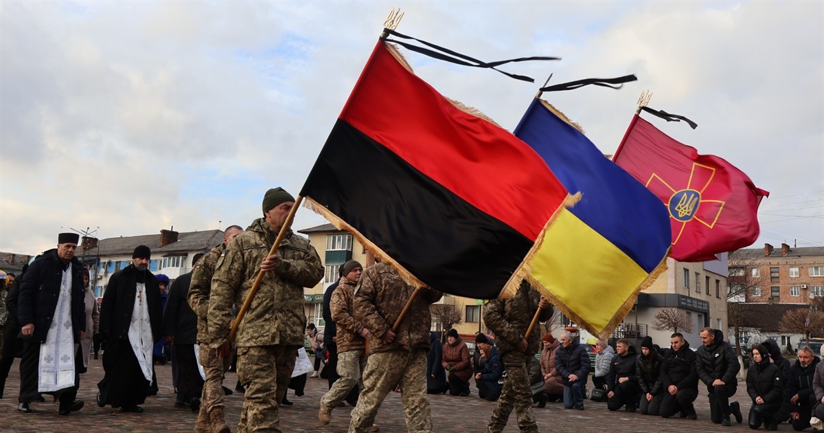 У Сарнах попрощалися з воїном Олегом Поповичем