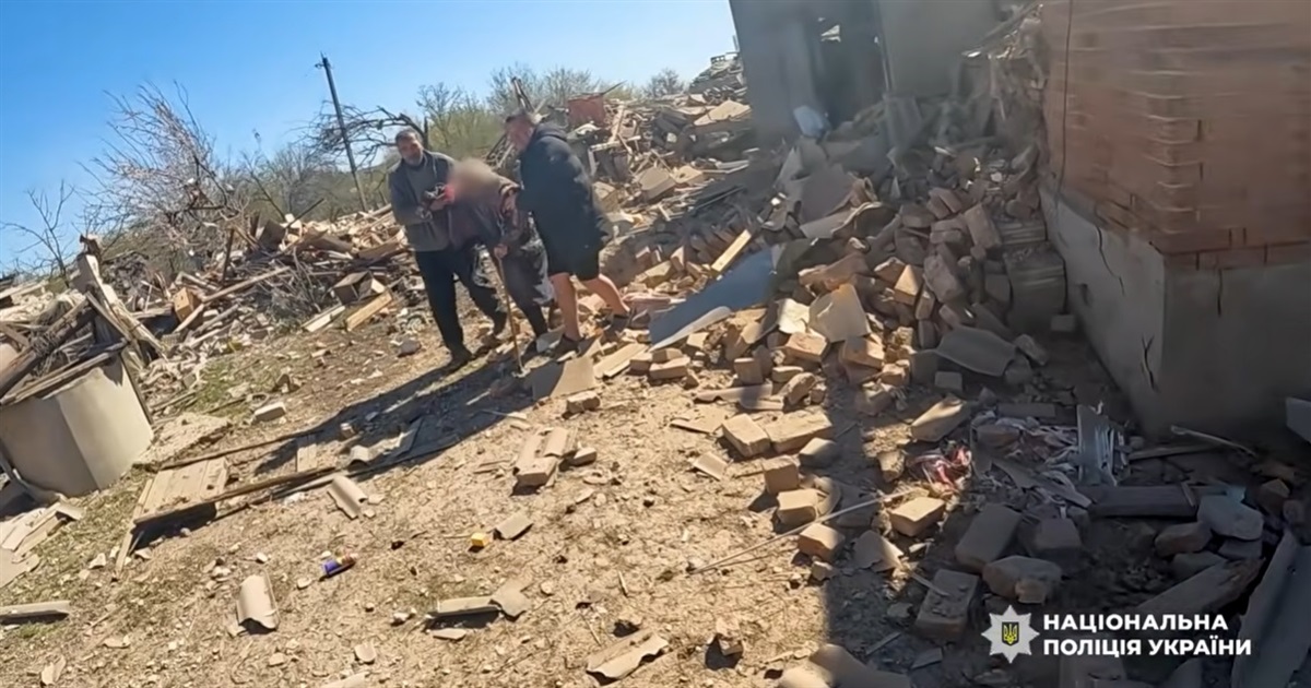 «Білі янголи» вивезли цивільних з Олексієво-Дружківки та Осикового. Серед евакуйованих є поранені