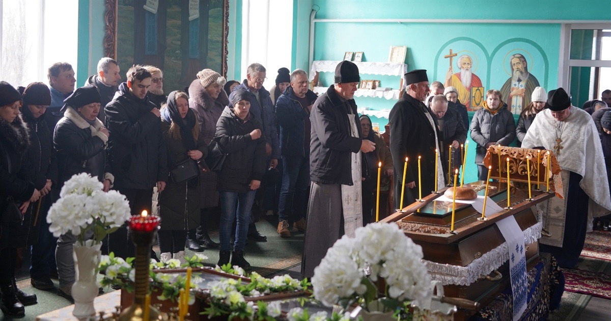 Болюча втрата. У Лісогірці провели в останню путь захисника Володимира Рикуна