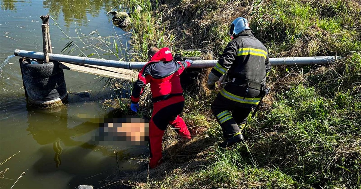 В Ошихлібах рятувальники підняли на берег тіло потопельника
