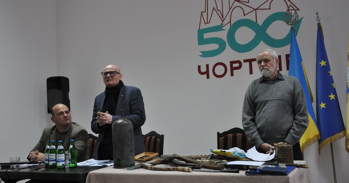 «П’ять цікавинок з моєї колекції»: чортківські колекціонери представили артефакти віком тисячу років