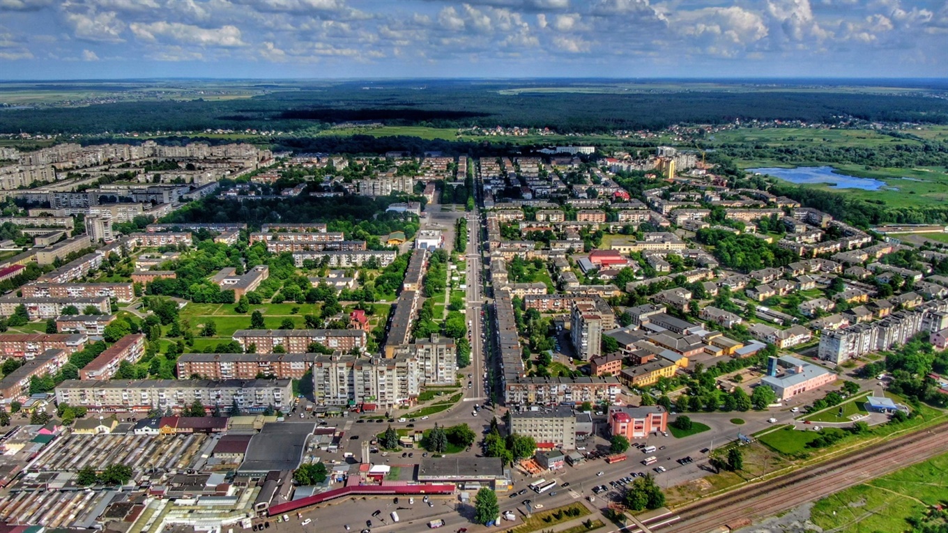 Як червоноградці вітають один одного з Днем міста, Днем молоді і Днем Конституції України