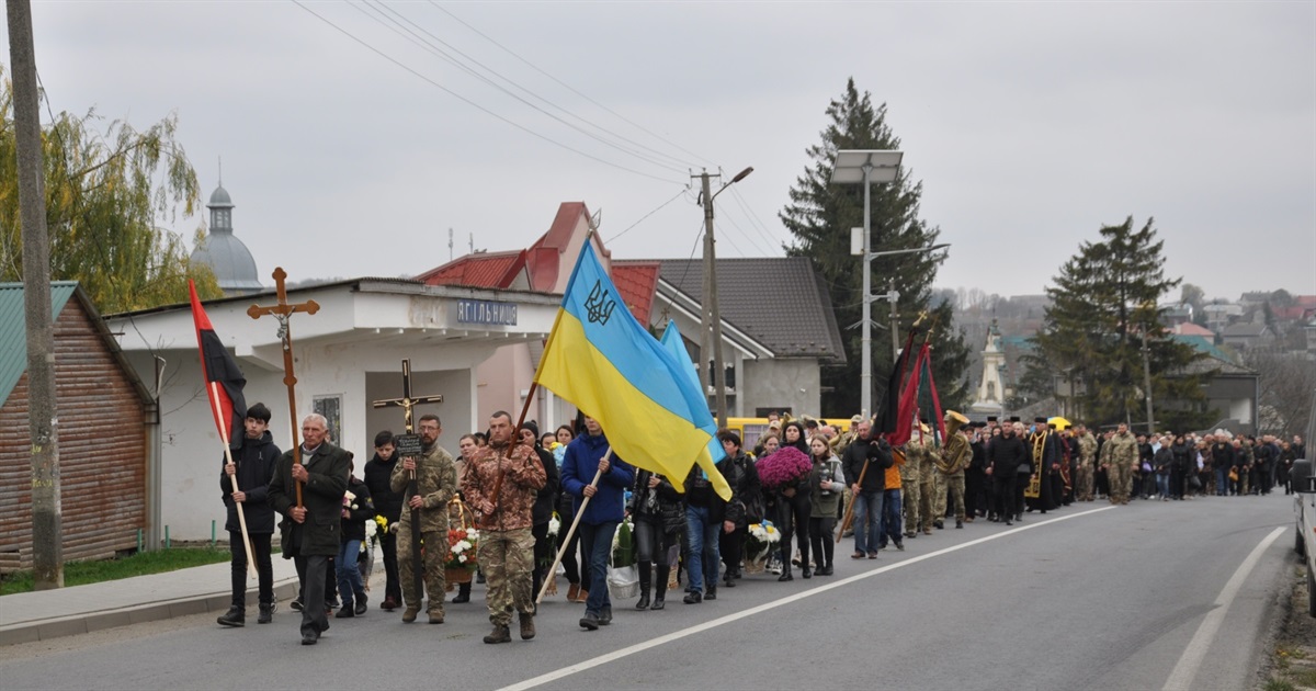 Назавжди 22: у Ягільниці провели у вічну путь молодого командира бронемашини Осадчого Дмитра