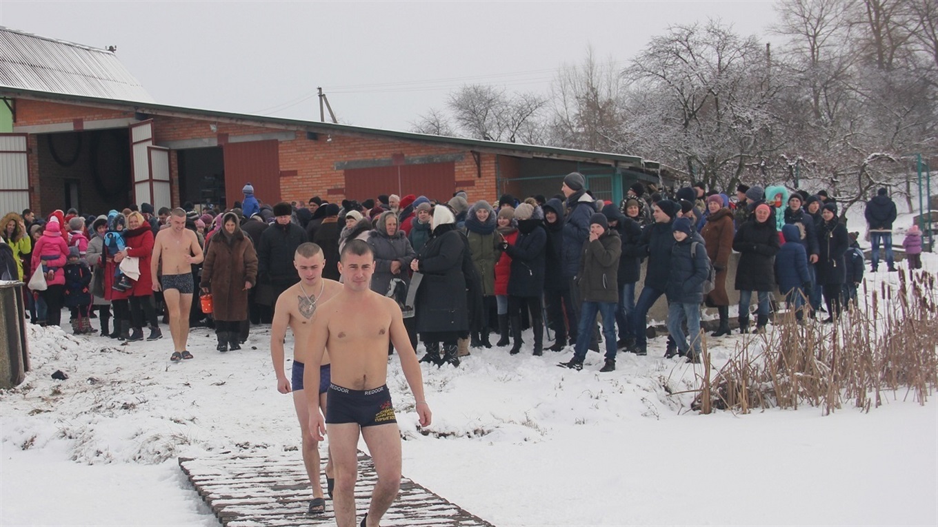 Де і коли можна зануритися в ополонку на Водохреща: хто готовий це зробити, а хто ні