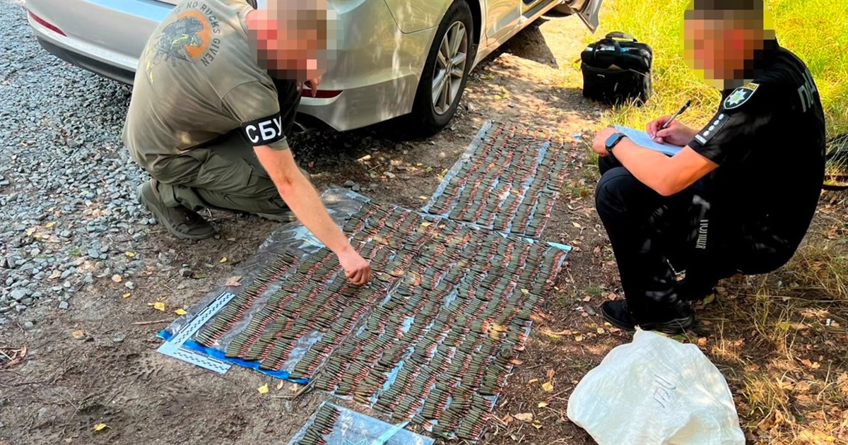 Заробіток на війні: на Житомирщині спіймали ділка з арсеналом трофейної зброї