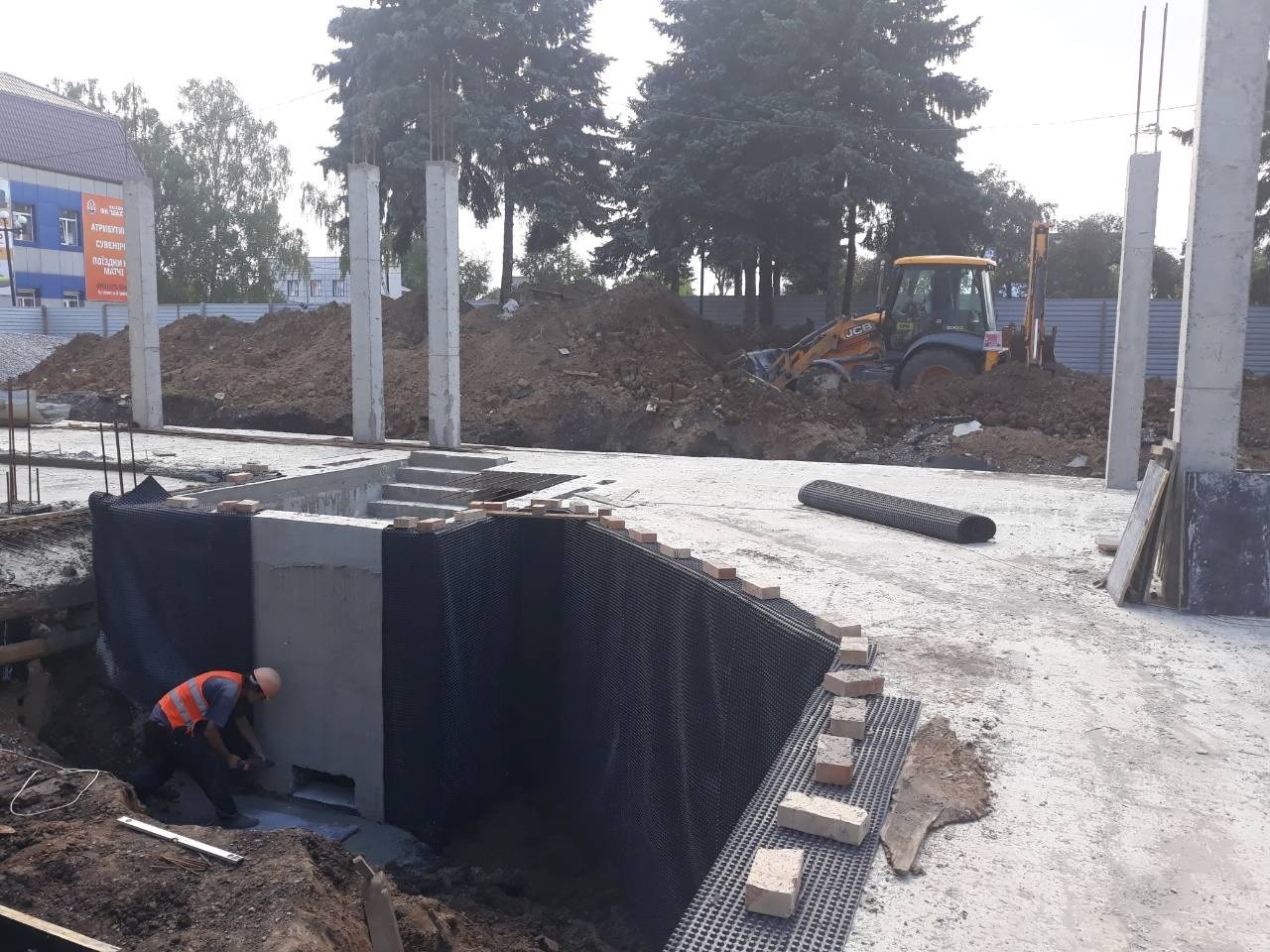 Будівництво ЦНАПу: обіцяють завершити в строк