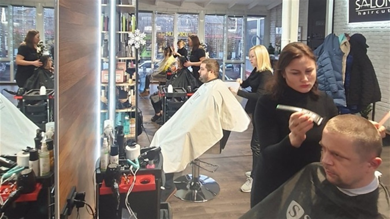 Від барберінгу до манікюру. Власниця SALON haircut з Первомайська — про салон, послуги та натхнення