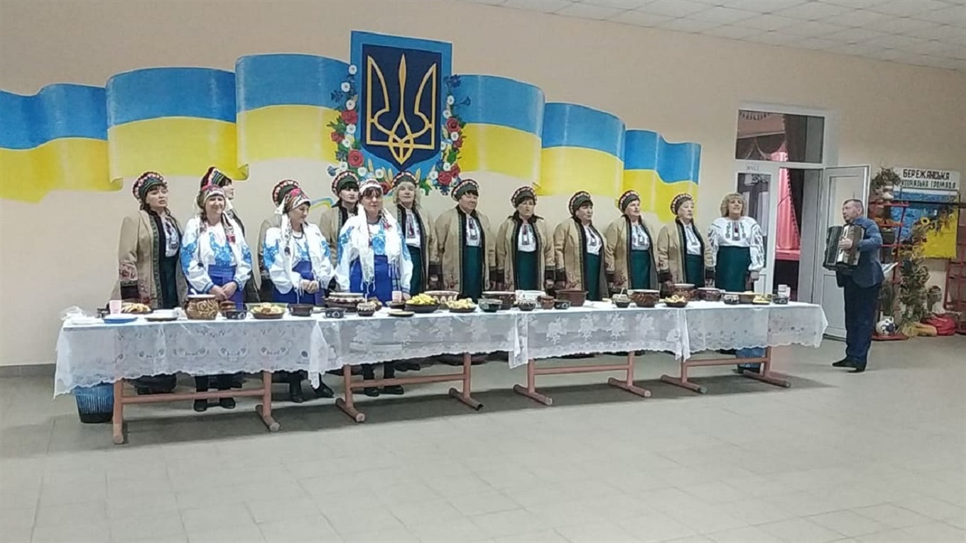 Як у Бережанах на Масницю пригощали різнокольоровими варениками